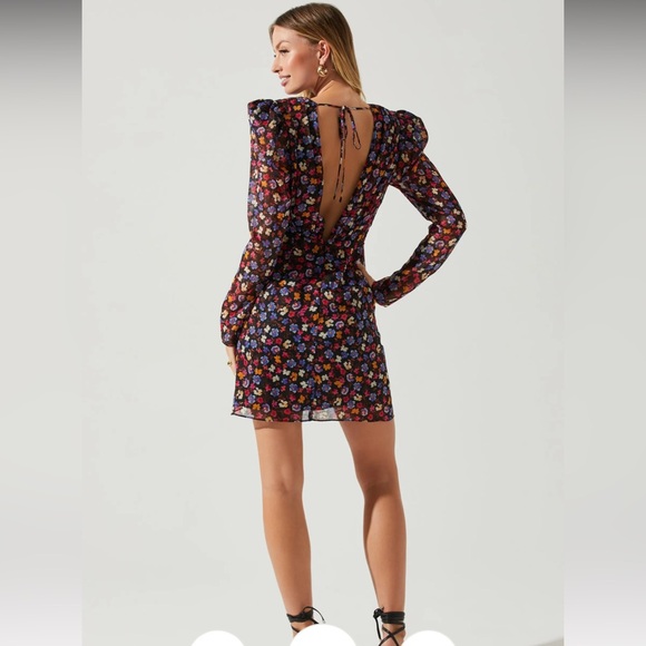 Astr Pink and Blue Ruched Puff Sleeve Sheath Dress - Picture 3 of 5